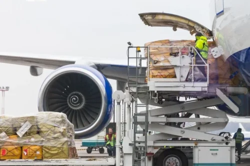14.-pesawat-kargo